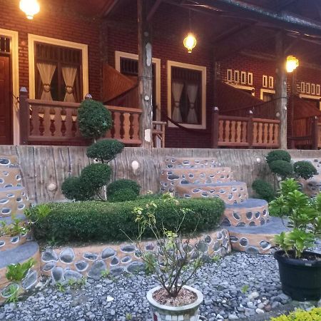 Sahnan Guest House Bukit Lawang Exterior photo